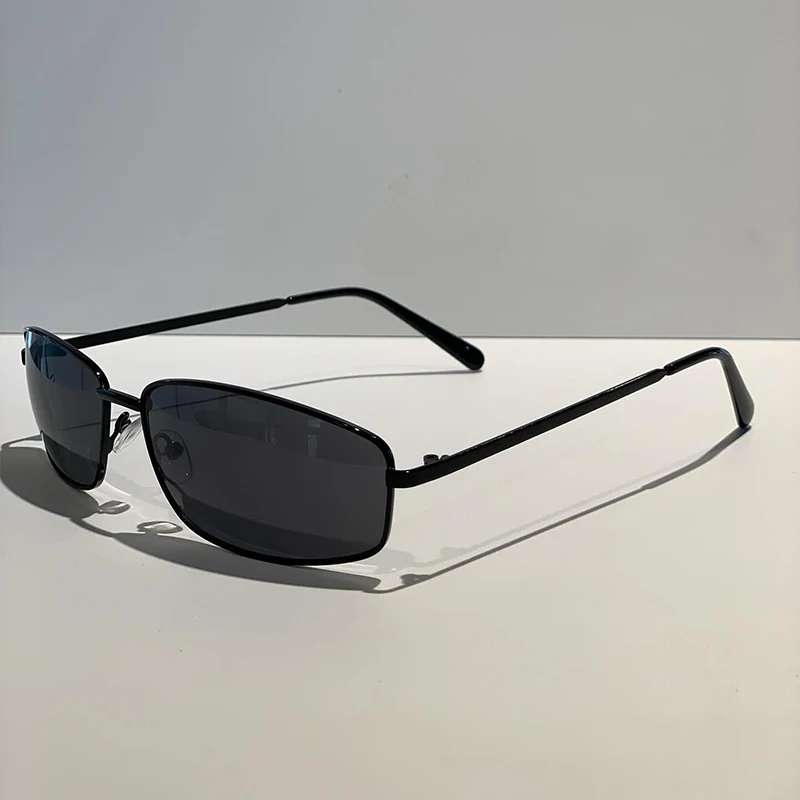Gafas de sol de estilo Y2K par - Metal Photo Panel reseña y precio
